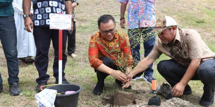 Menpan-RB Lengkapi Kunjungan Dengan Tanam Pohon Berkah